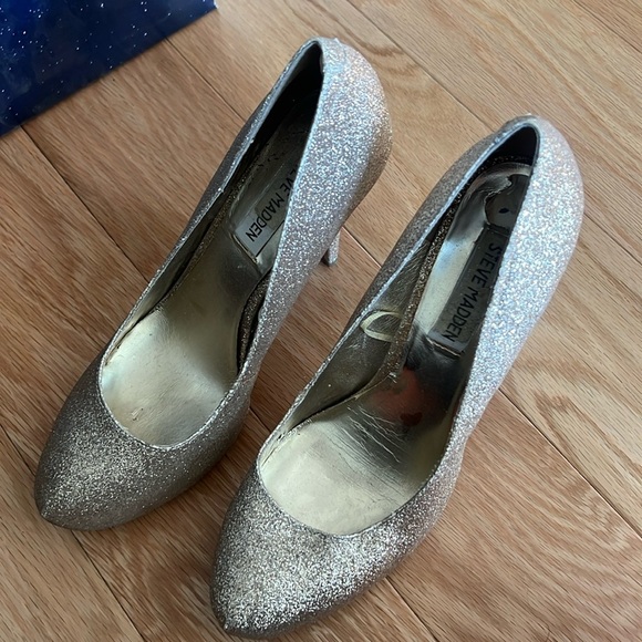 Gold Sparkling Christmas / New Years Holiday Heels - 8 1/2 8.5 - Picture 5 of 5